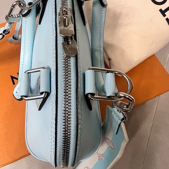 Louis Vuitton Alma BB - Picture 6 of 16